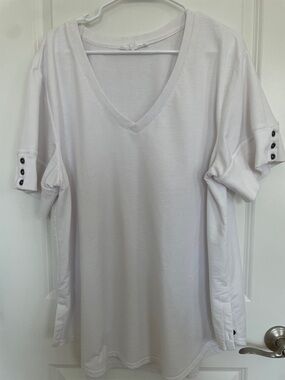 Classic V-Neck Short Sleeve Top - White